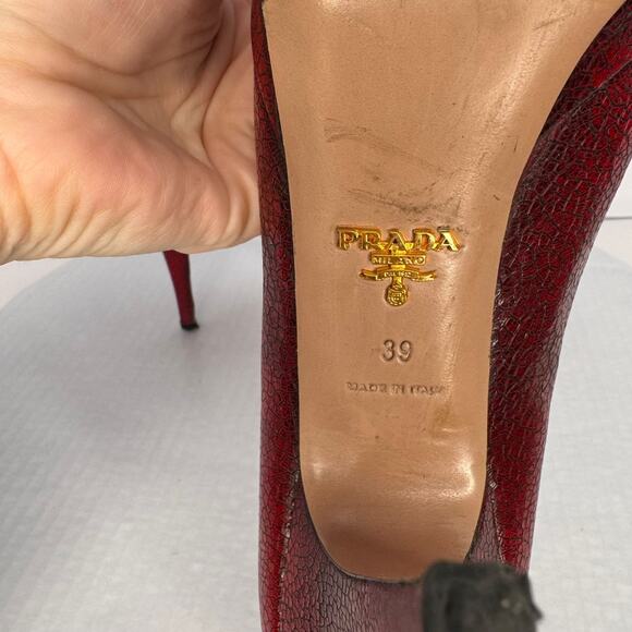Prada Vtg Textured Red Black Leather Pumps Sz 39 Luxury Designer Chic Classic - Picture 9 of 11